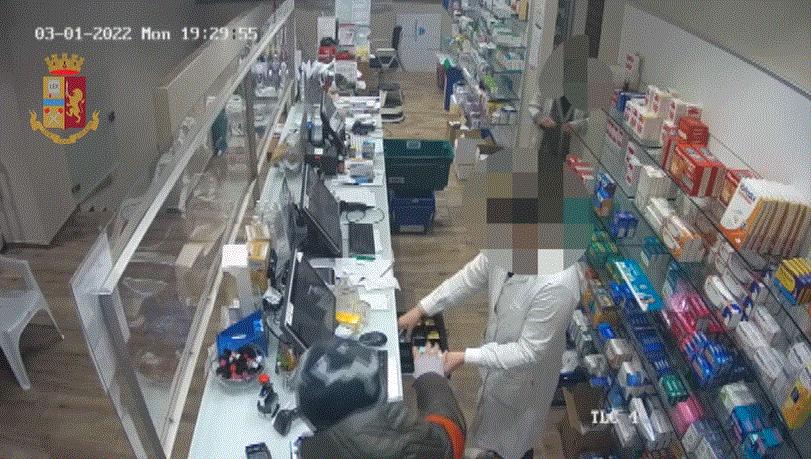 Reggio Emilia, arrestato il rapinatore della farmacia di Pieve Modolena