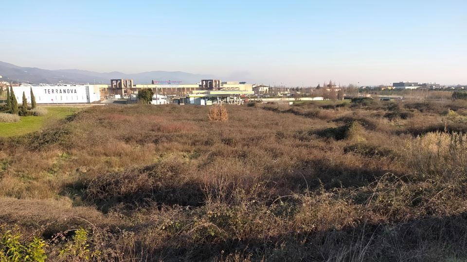 l’area destinata ad accogliere il nuovo impianto sportivo.