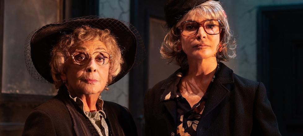 Isa Danieli e Giuliana De Sio in scena questo fine settimana a Prato con “Le signorine”