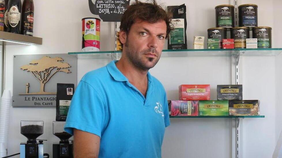 Al banco e al servizio, lo chalet Acquamarina cerca quattro addetti