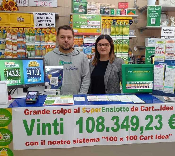 Silvia Gorini e Dario Pistolesi nella loro ricevitoria