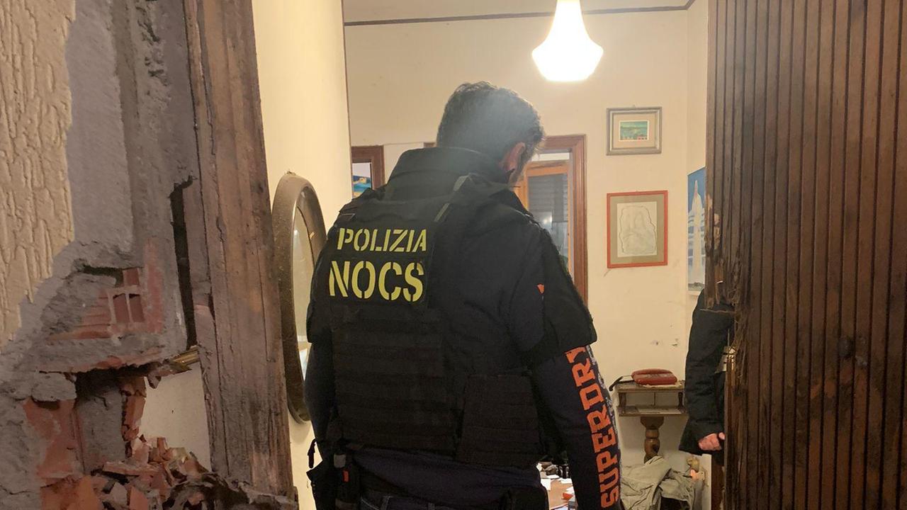 Paura a Torre del Lago, il padre novantenne: "Ho sparato io al pompiere"