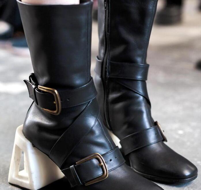 Il marmo di Carrara diventa accessorio per scarpe e borse