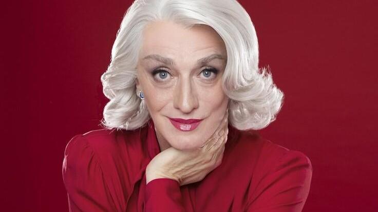 «Due vestitini nuovi, poi tutto usato» Drusilla Foer teme solo la scalinata
