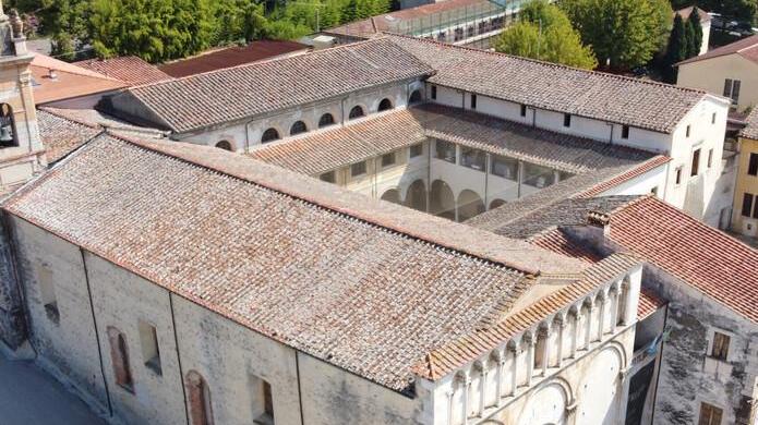 Le tavole urbanistiche esposte nel chiostro di Sant’Agostino