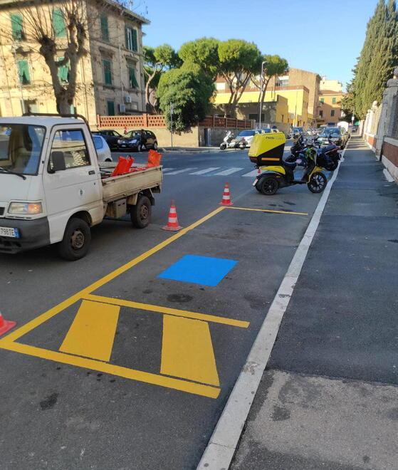 Più decoro e segnaletica Buche da riparare 