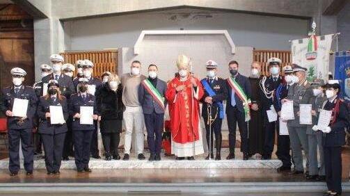 Alla festa del patrono consegnati gli encomi alla polizia municipale per i risultati ottenuti