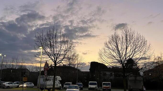 Area di sosta per i camper nel parcheggio di viale Fabiani