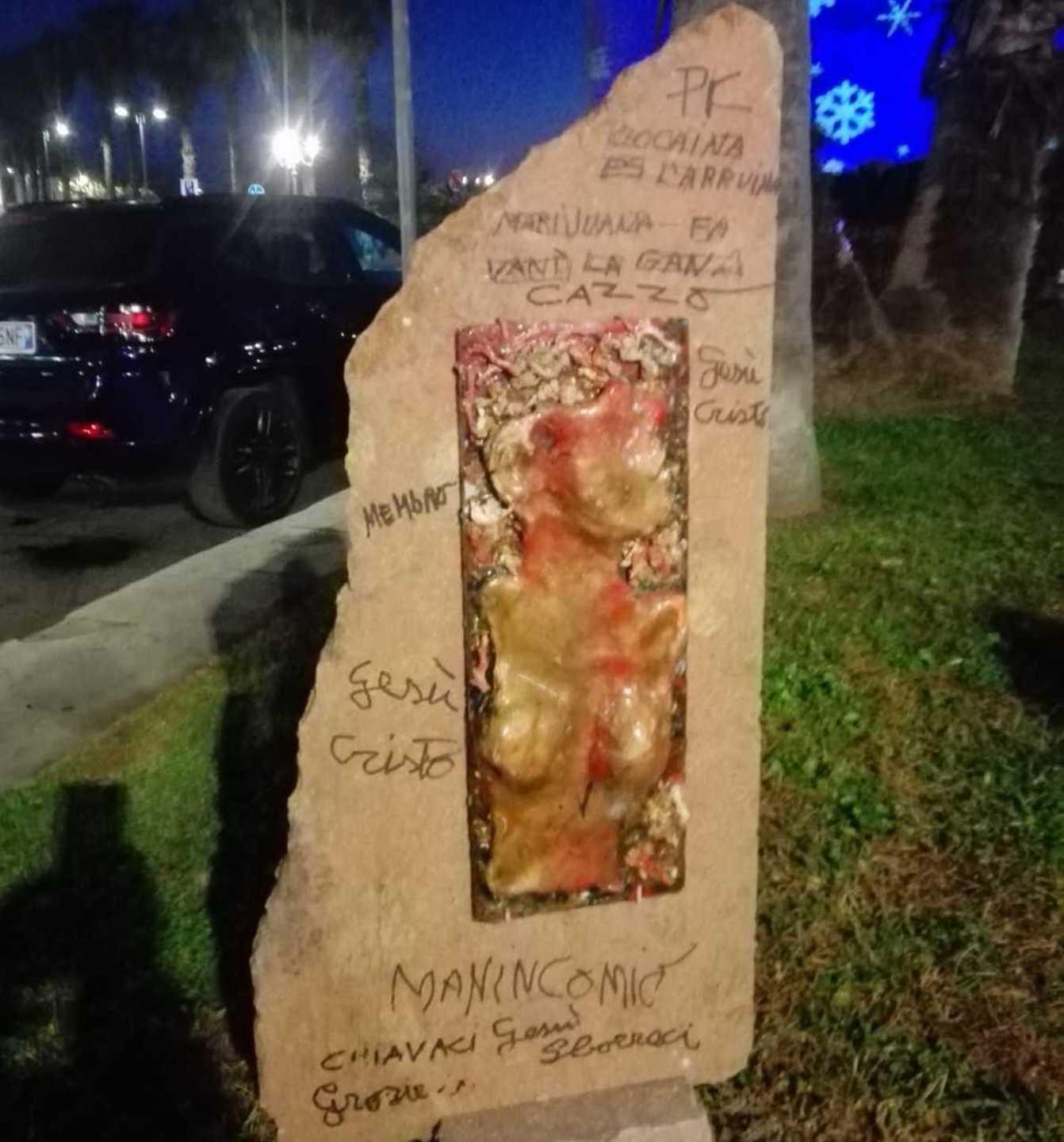 L’opera contro i femminicidi al centro di un raid vandalico 