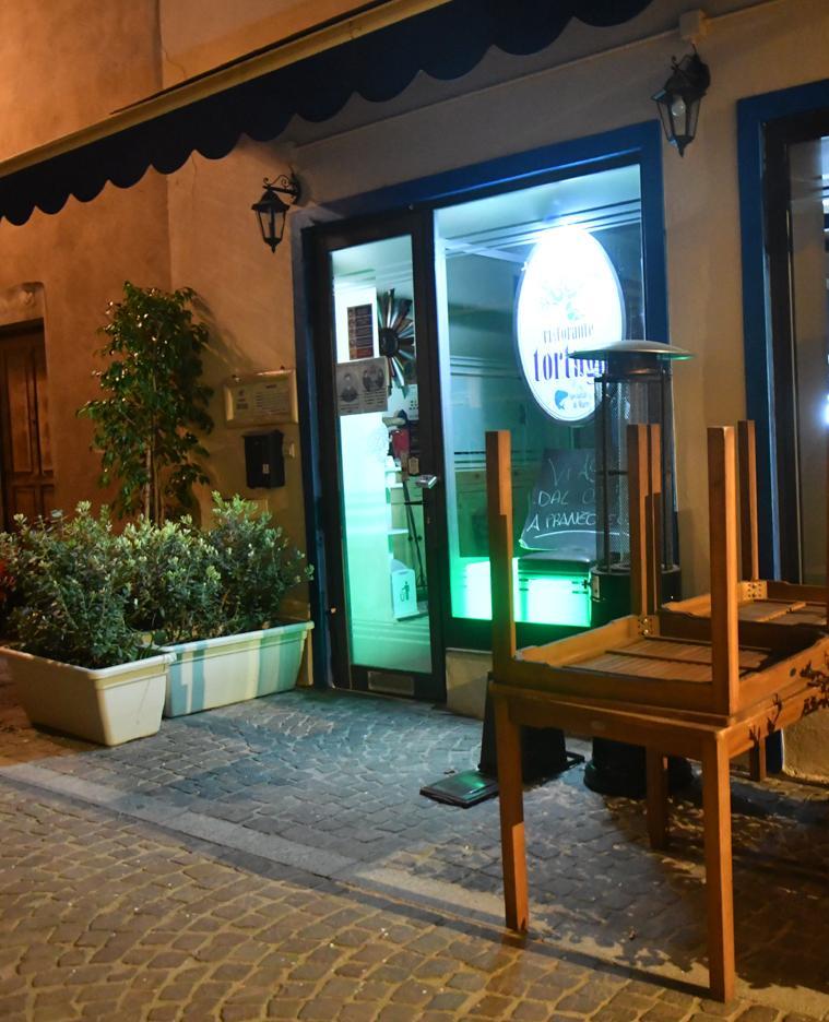 Covid, a Oristano bar e ristoranti in crisi: «Non entra più nessuno» 
