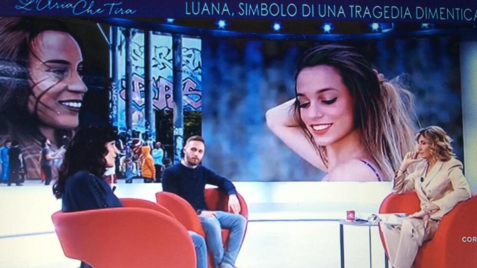 Un fotogramma della trasmissione L'aria che tira dedicata a Luana D'Orazio
