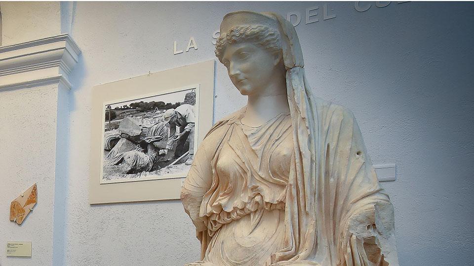 Una delle imponenti statue di Età romana custodite al Museo archeologico di Grosseto