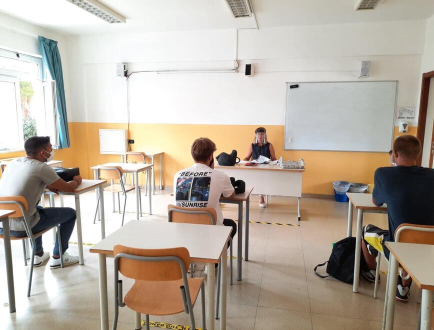 Covid a Reggio Emilia, più di 3mila studenti e 221 classi in quarantena 