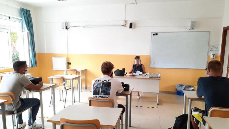 Covid a Reggio Emilia, più di 3mila studenti e 221 classi in quarantena