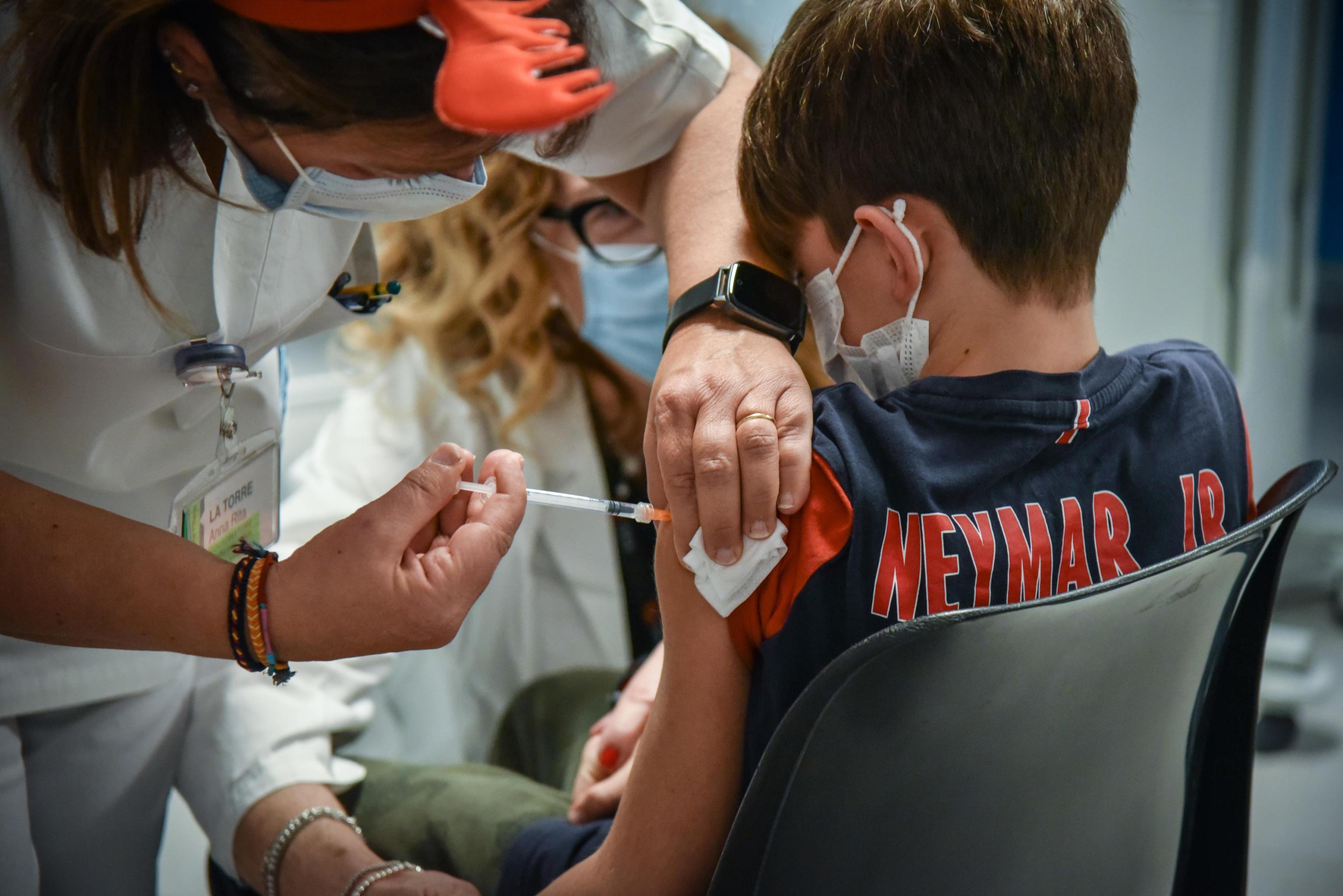 Covid, vaccinazioni: 700mila sardi hanno già fatto la terza dose