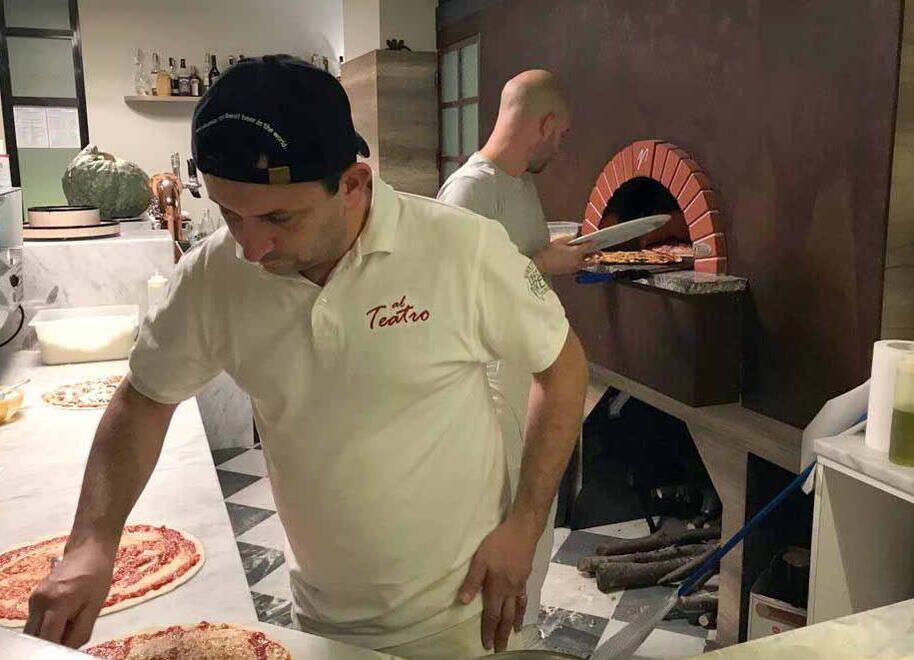 Mozzarella e farina più care In pizzeria arriva l’aumento 