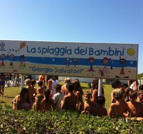 A settembre a Forte dei Marmi si andrà a scuola al mare: «La spiaggia come un’aula» 