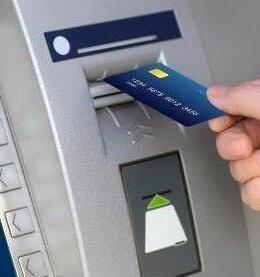 Pieno di benzina gratis con il furto dei codici delle carte di credito 