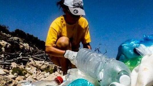 Bottiglie d’acqua di plastica bandite dal consiglio comunale