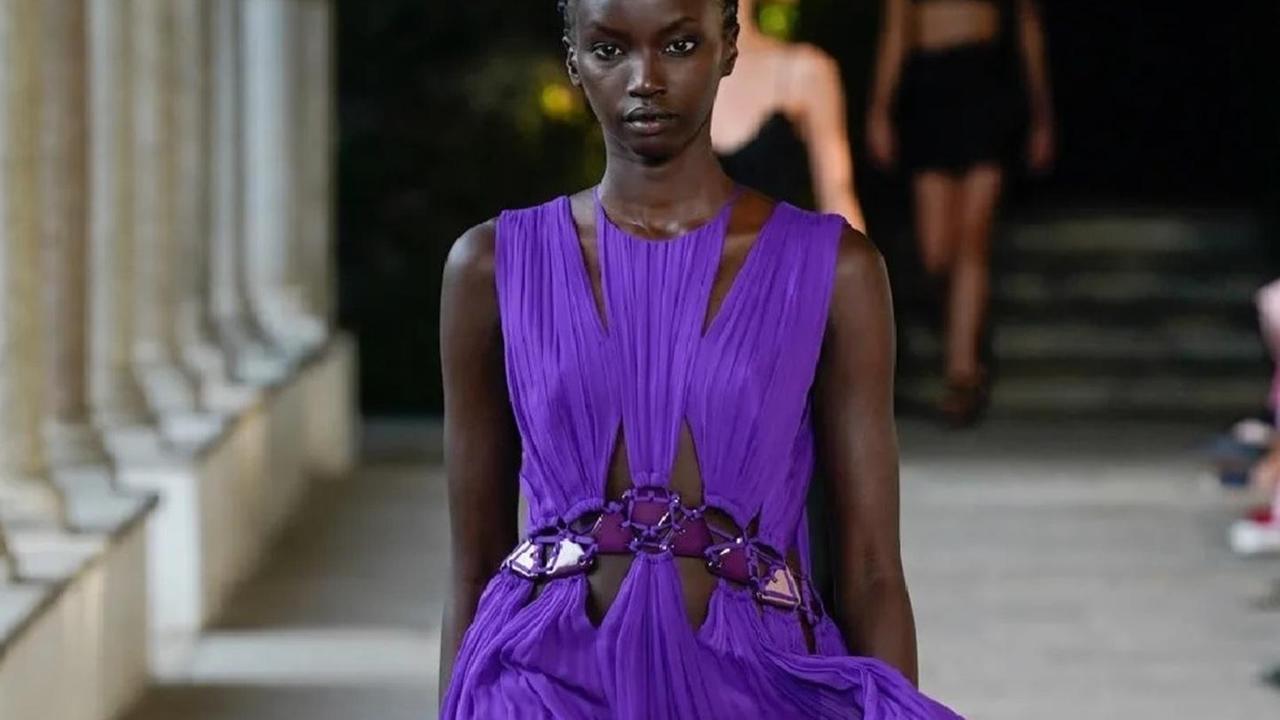 Sfila il nuovo romanticismo di Alberta Ferretti