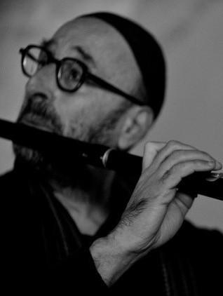 Alle 9 di mattina a Santa Maria risuona il flauto di Mario Uselli