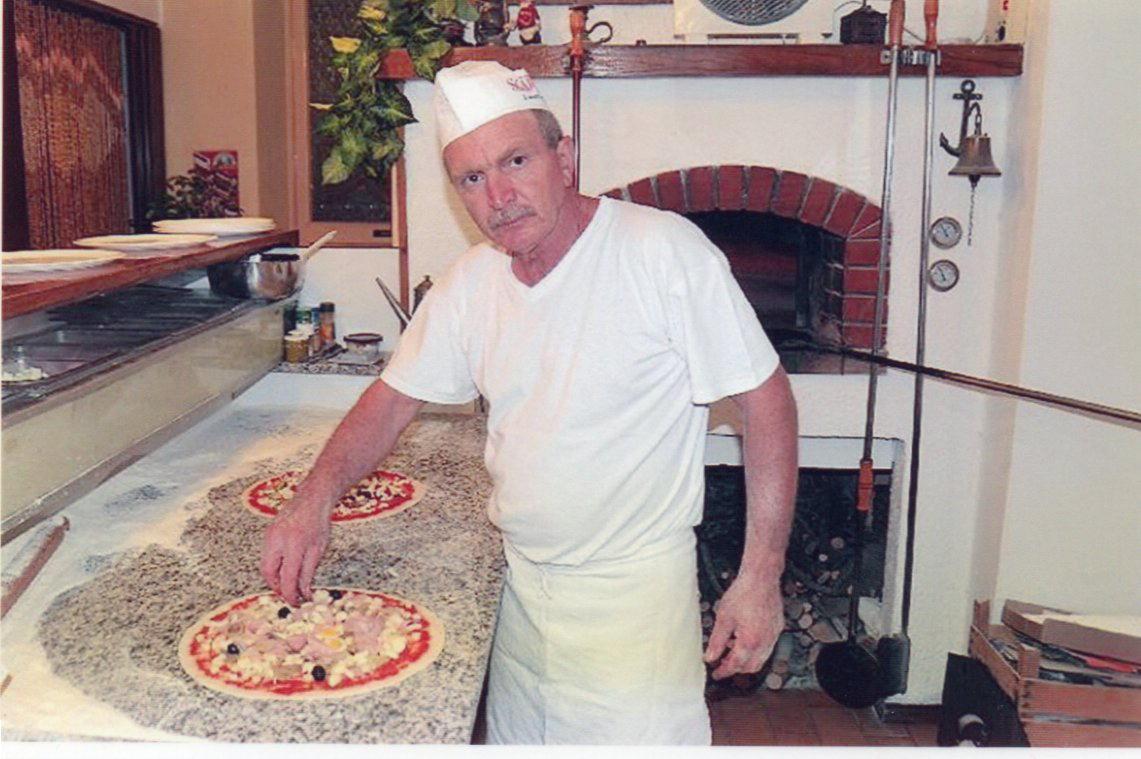 Storica pizzeria chiude dopo 36 anni, i titolari: «Speriamo non sia finita qui» 