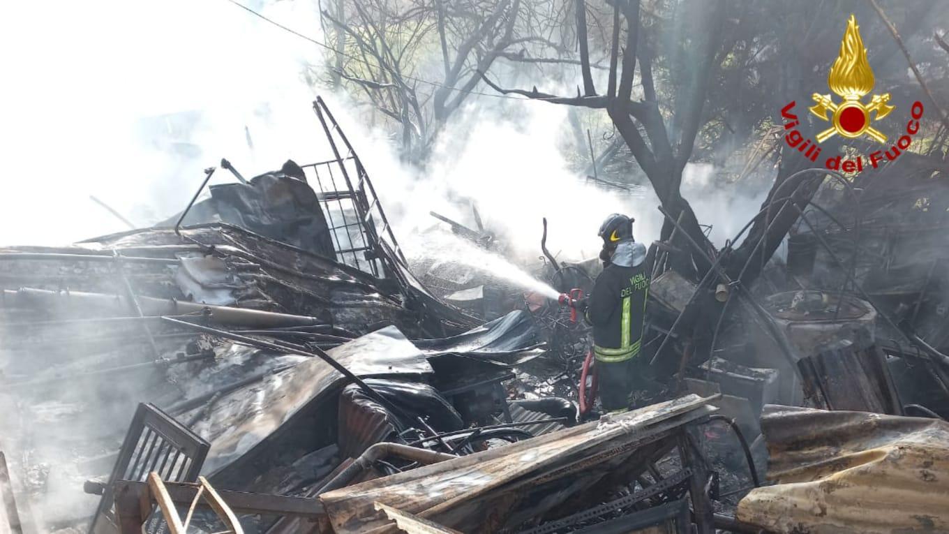 Reggio Emilia, incendio a Gavassa: evacuate nove persone da una palazzina, due sono bambini