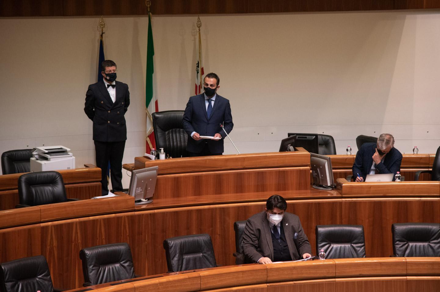 Il deputato M5S Perantoni: "Ben 13 leggi impugnate, disastro Solinas"