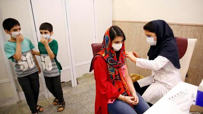 Covid: Iran approva vaccino per i bambini 5-11 anni