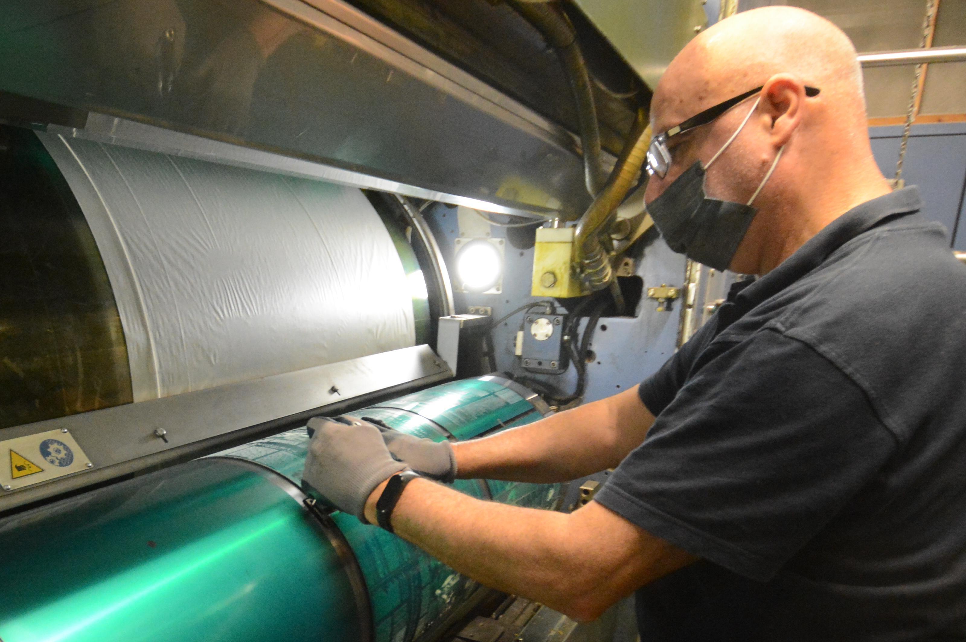 Sulla Nuova del 25 gennaio lo sgomento a Sassari per la lite fra ragazze filmata senza che nessuno intervenisse