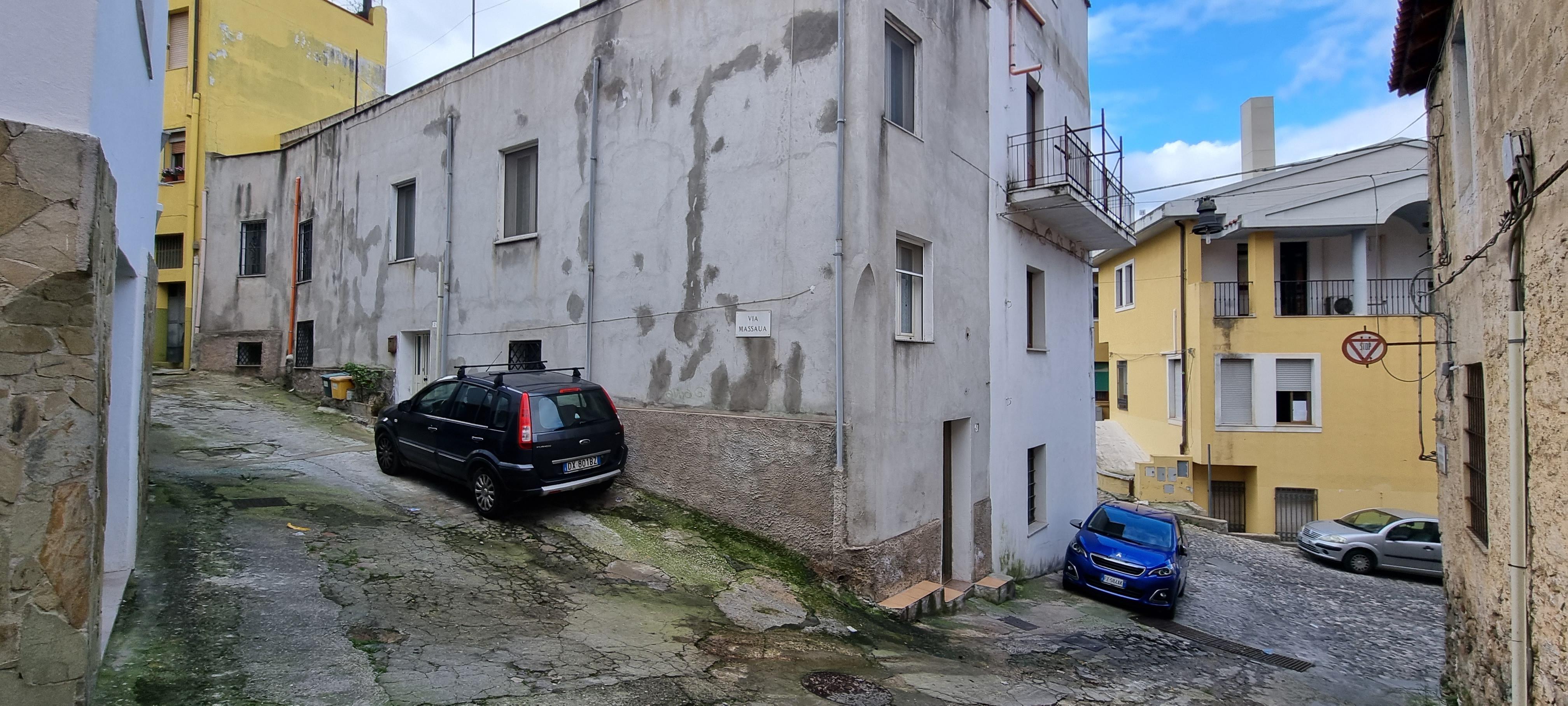 La strada dove l'allevatore è stato ucciso (foto Massimo Locci)