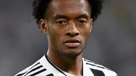 Su Dybala ora i riflettori del Barcellona