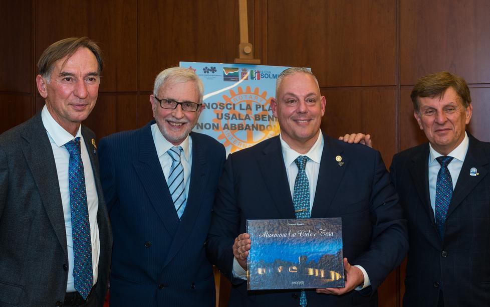Il Rotary premia il sindaco «È stato il nostro socio in più» 