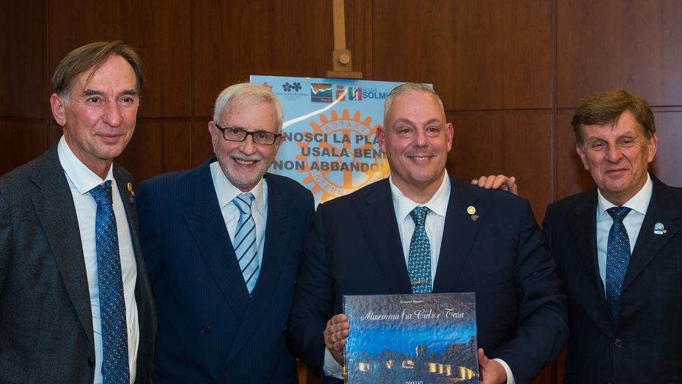 Il Rotary premia il sindaco «È stato il nostro socio in più»