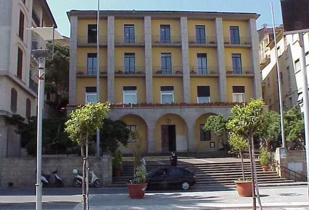 Popolazione in calo Le nascite sono quasi la metà delle morti 