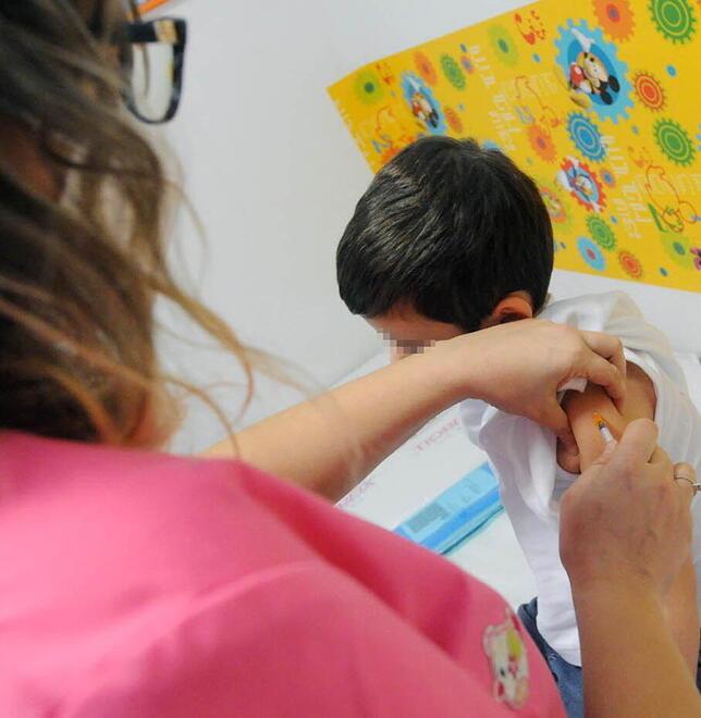 A Rosignano un bimbo su 4 è vaccinato In una settimana la crescita è stata del 5% 