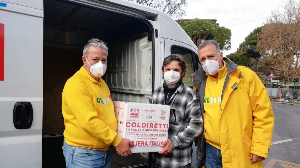 Pacchi alimentari a 70 famiglie grazie agli agricoltori pisani