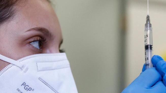 Tre i nuovi decessi e 2.556 i contagiati in provincia di Reggio