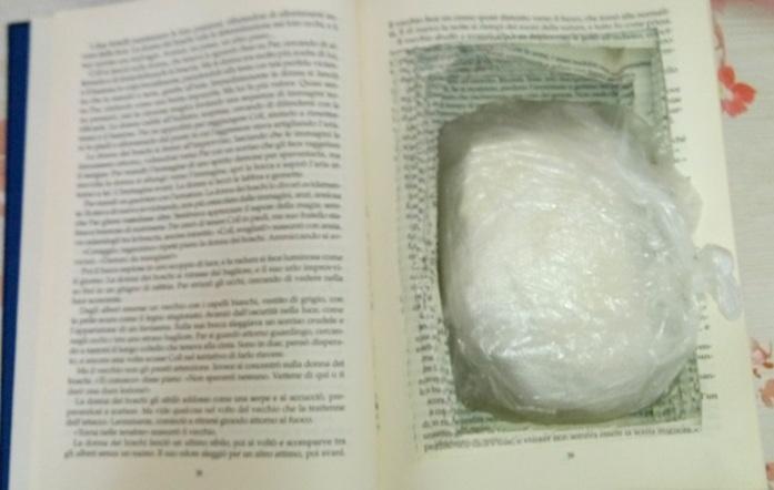 Condannata la banda della cocaina dentro i libri 
