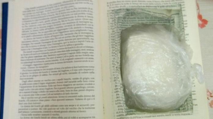 Condannata la banda della cocaina dentro i libri 