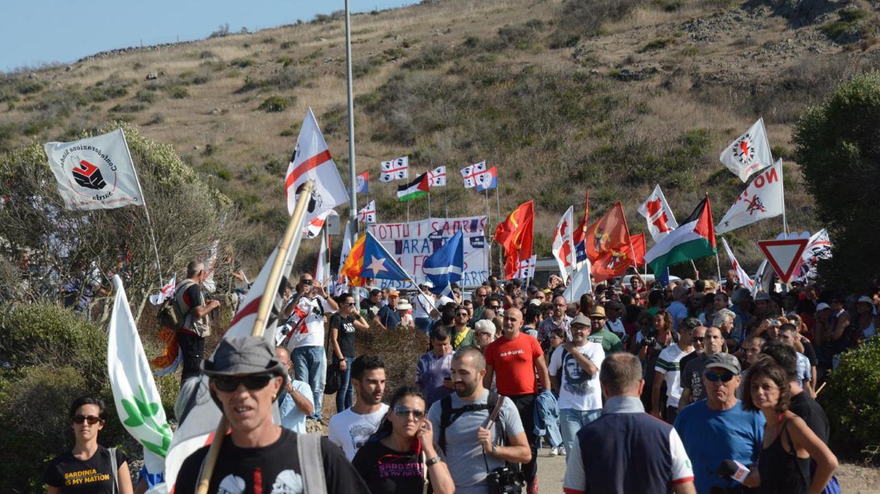 Assalto al Poligono, 12 antimilitaristi nei guai