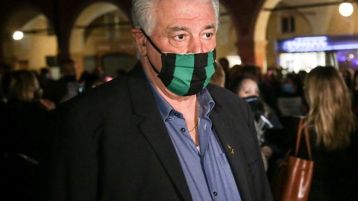 Sassuolo. Rebus per la giunta no-vax Menani sfoglia la margherita