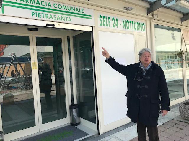 Pietrasanta, alla farmacia comunale tamponi più cari per gli stranieri: «C’è una circolare» 