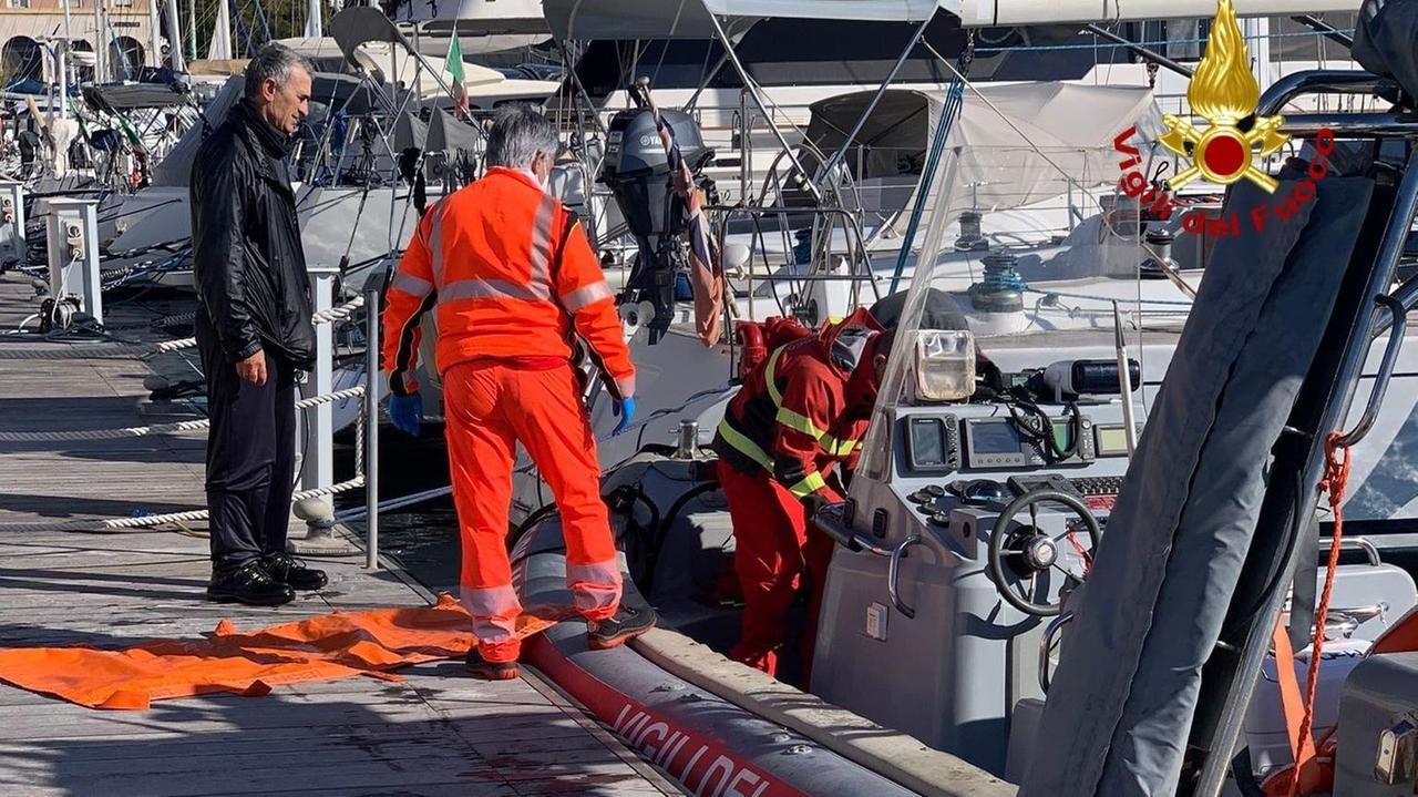 Cadono in acqua mentre pescano in porto a Cagliari: 45enne grave in ospedale