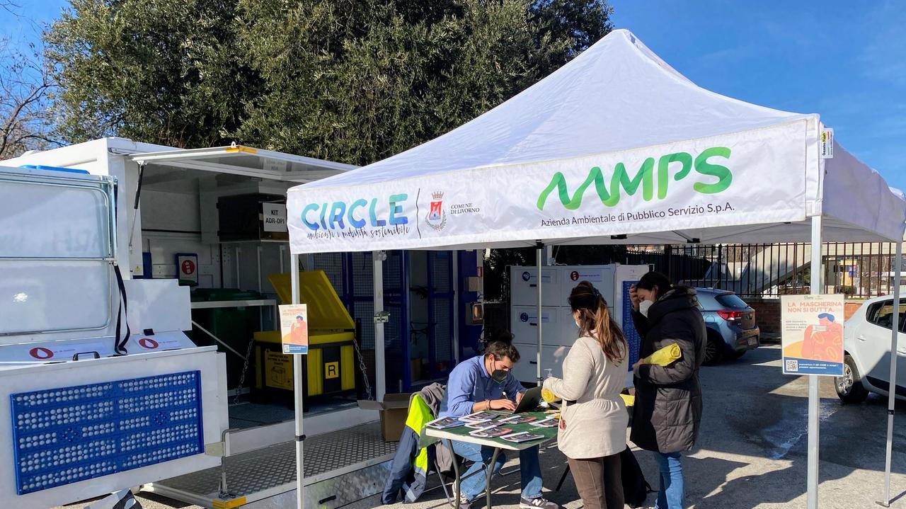 Gli operatori Aamps al lavoro