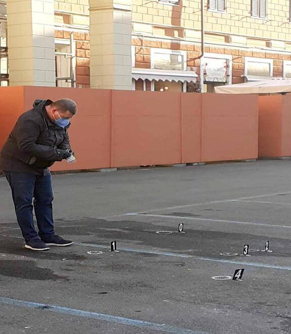 Con la scacciacani per la città Le tappe al centro delle indagini 