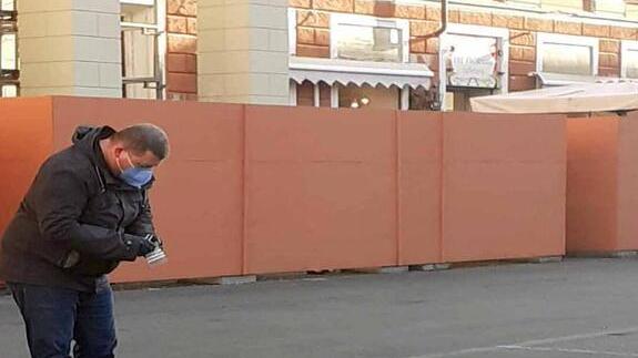 Con la scacciacani per la città Le tappe al centro delle indagini