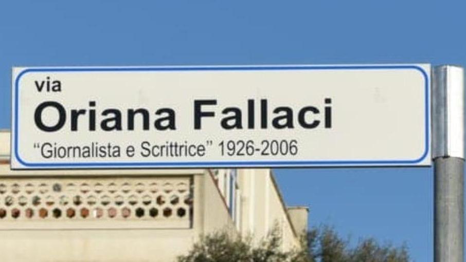 Oriana Fallaci “invecchiata” La targa le dà tre anni in più