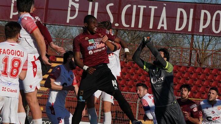 Il Pontedera si lascia andare e viene travolto dall’Ancona
