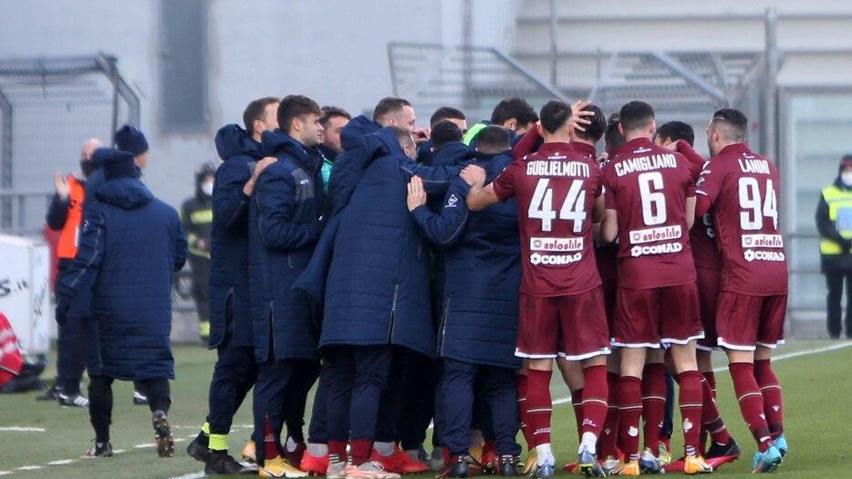 La Reggiana torna e vince anche senza brillare Due gol di Cauz e il solito Lanini: Pistoiese ko